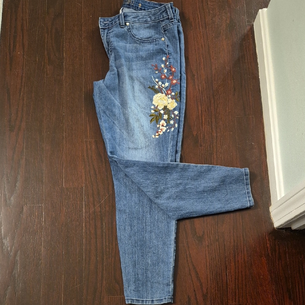 Jennifer Lopez Blue Straight Leg Jeans with Floral Embroidery